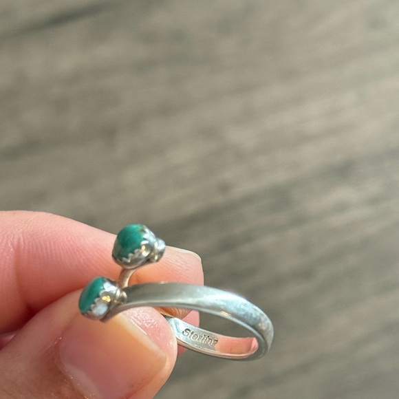 Vintage Turquoise and Sterling Silver Western Wrap Ring - Picture 4 of 4